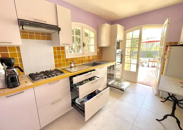 Charming French Riviera // Pool, Seaview, Ac, 9pax // 빌라 *